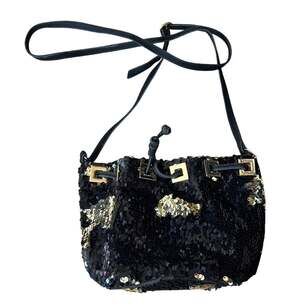 Retro style Sequin bucket bag in black and gold with pull closing inside lined